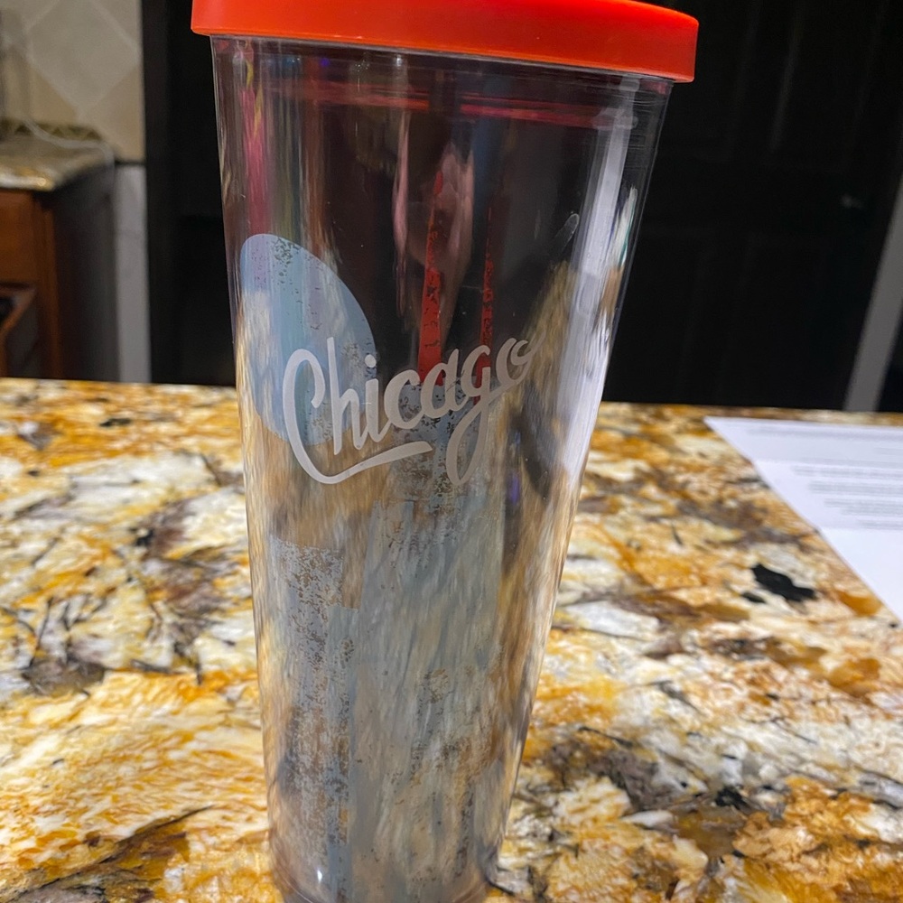 Chicago Tumbler with Red Lid